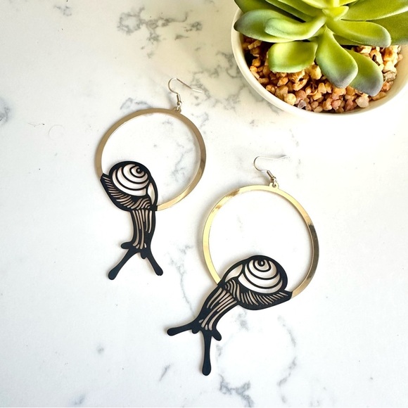 Jewelry - 2/$30🌵 Cute Snail Outline Gold Hoop Earrings Linear Hippie Bohemian Unique NEW